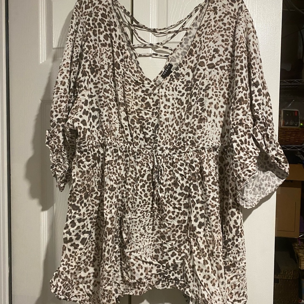 Torrid tunic Leopard Print V-Neck Blouse with Crisscross Back 3x